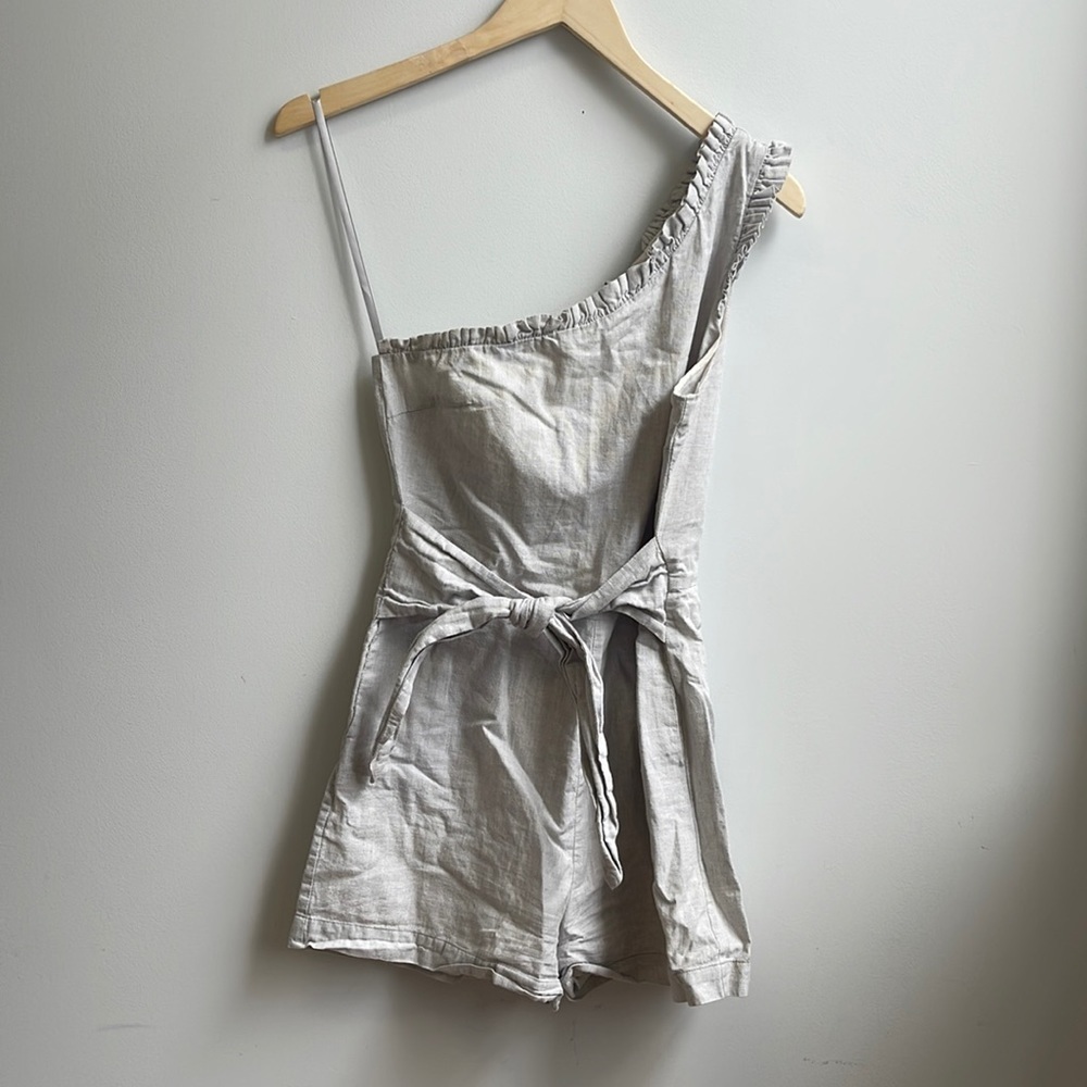 RUBY AND JENNA GREY ONE SHOULDER ROMPER